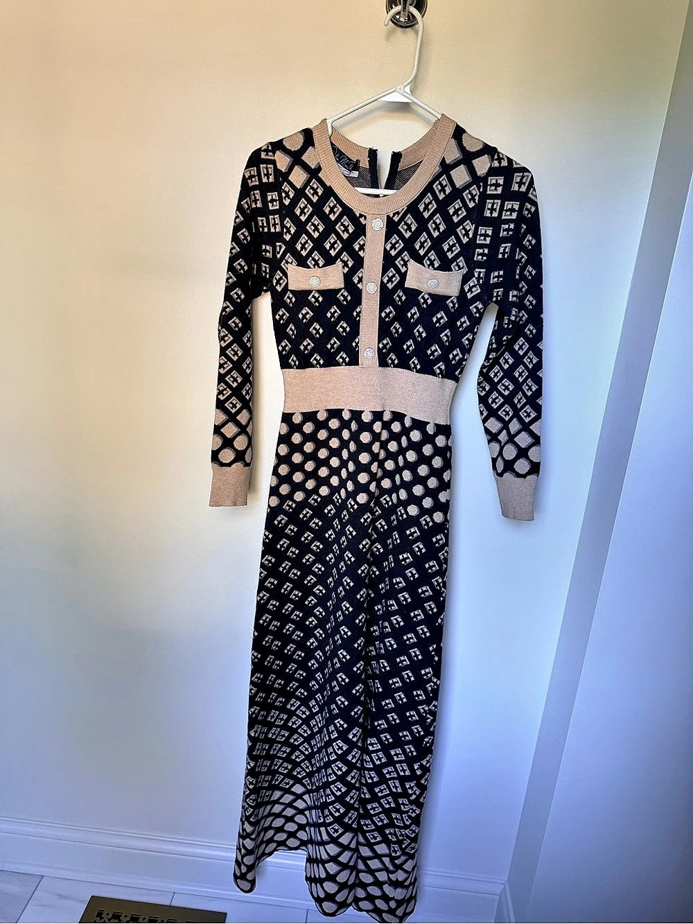 Della Macha Geometric Knit Maxi Dress in Black & Pink Size Small Like